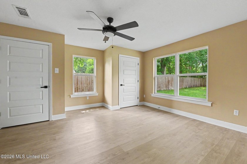 Absolutely adorable recently renovated home in Golf Cart - photo 18