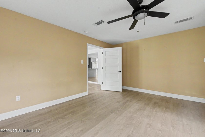 Absolutely adorable recently renovated home in Golf Cart - photo 19