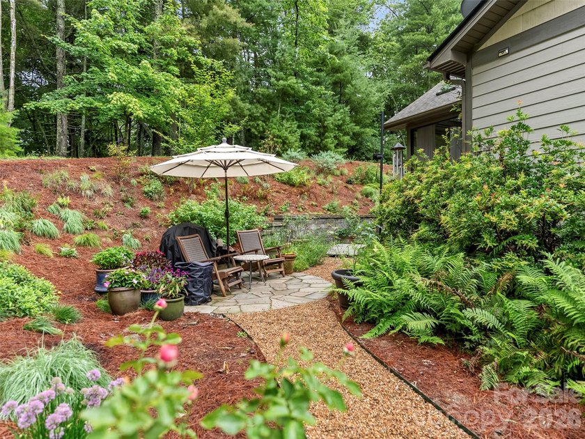 Welcome to 151 Monarch! A meticulously maintained, move in ready - photo 31
