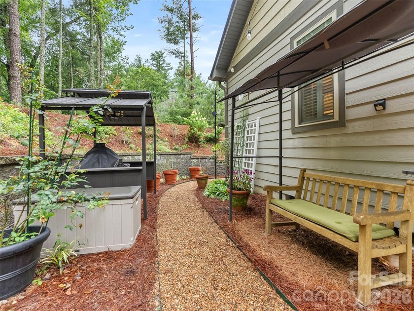 Welcome to 151 Monarch! A meticulously maintained, move in ready - photo 36