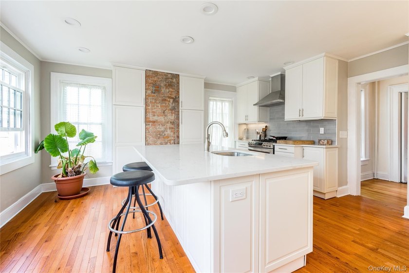 Vacant and Motivated Seller! Totally Renovated From Top to - photo 2