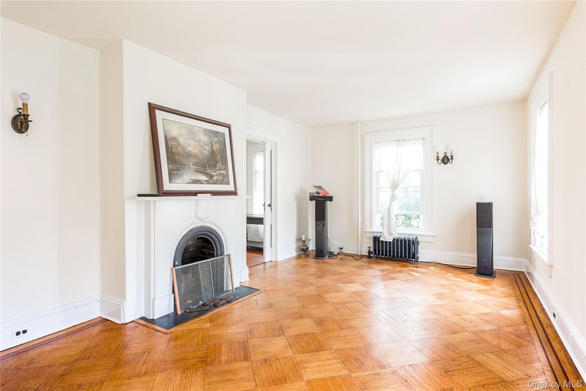 Vacant and Motivated Seller! Totally Renovated From Top to - photo 6