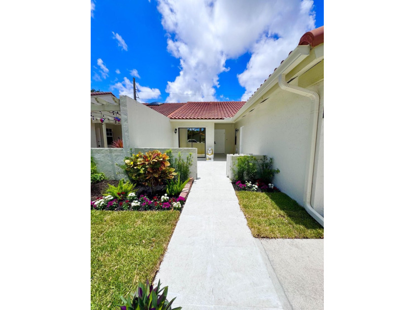 Move-in ready! Beautifully updated 2-bedroom, 2-bathroom CBS - photo 3