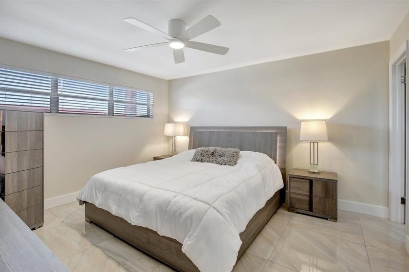 Beautiful Fully Upgraded Full Two Bedroom Condo In Popular Phase - photo 6