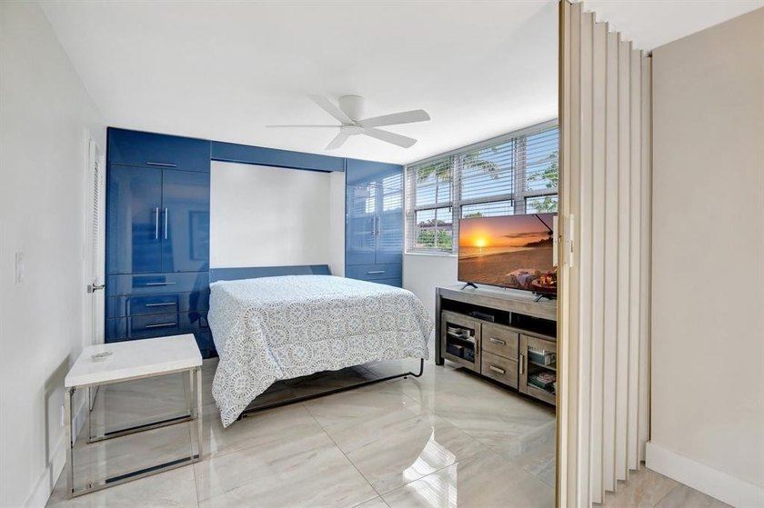 Beautiful Fully Upgraded Full Two Bedroom Condo In Popular Phase - photo 10