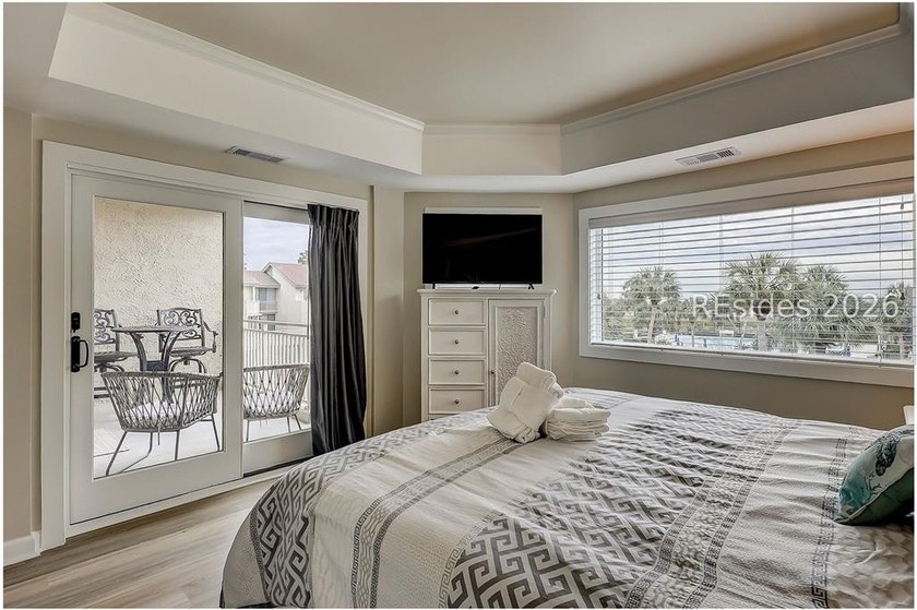 Beautifully updated 2-bedroom, 2-bath condo located just steps - photo 12