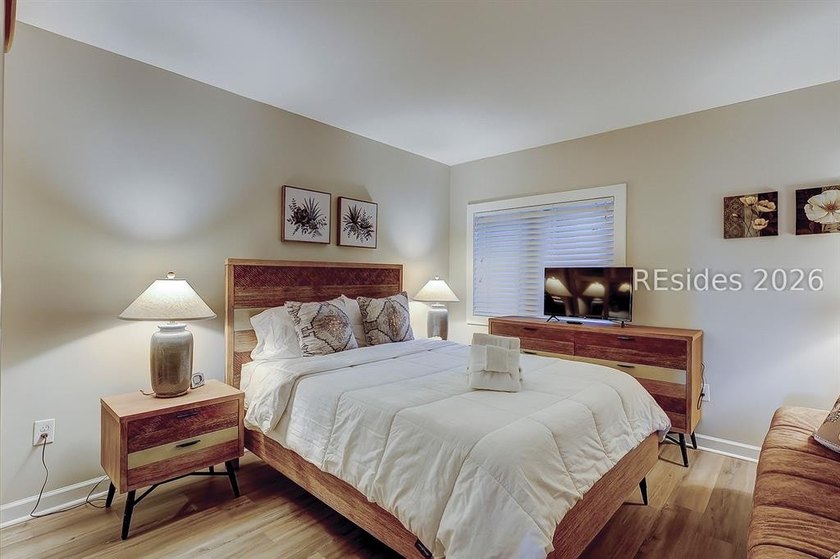 Beautifully updated 2-bedroom, 2-bath condo located just steps - photo 14