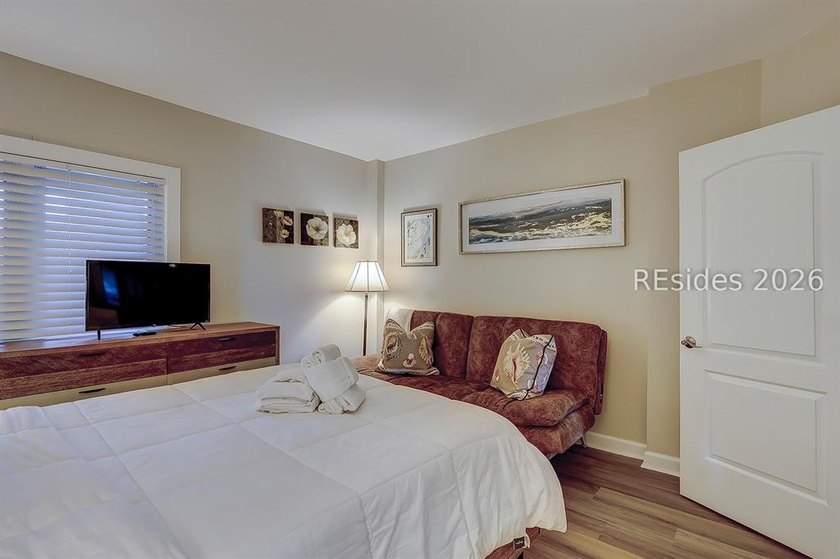 Beautifully updated 2-bedroom, 2-bath condo located just steps - photo 15