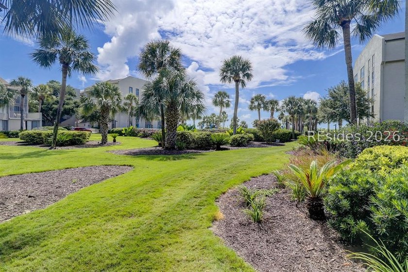 Beautifully updated 2-bedroom, 2-bath condo located just steps - photo 19