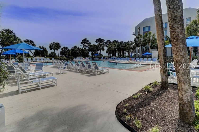 Beautifully updated 2-bedroom, 2-bath condo located just steps - photo 21