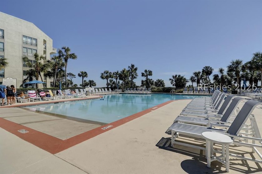 Beautifully updated 2-bedroom, 2-bath condo located just steps - photo 22