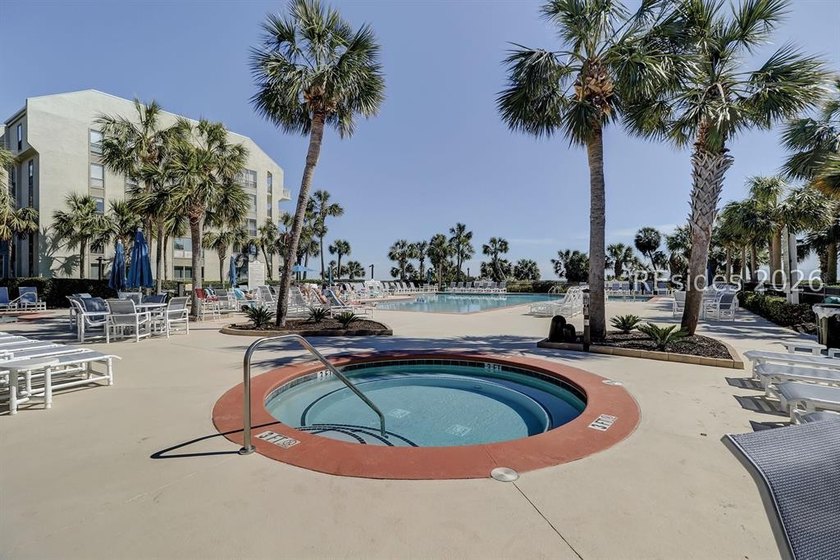 Beautifully updated 2-bedroom, 2-bath condo located just steps - photo 23