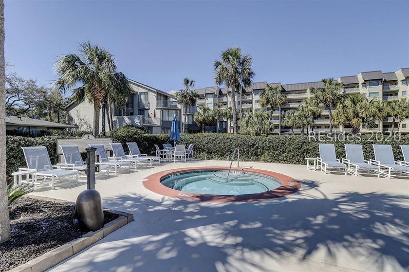 Beautifully updated 2-bedroom, 2-bath condo located just steps - photo 24