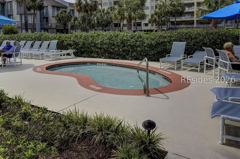 Beautifully updated 2-bedroom, 2-bath condo located just steps - photo 26