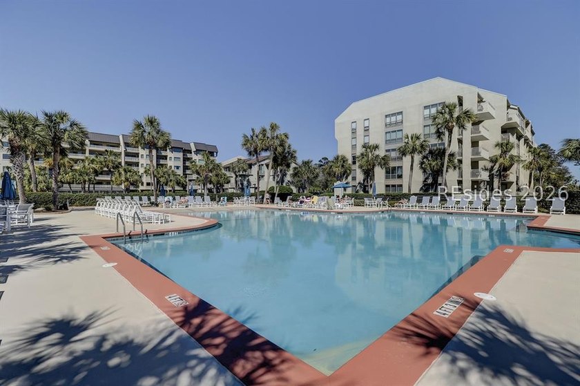 Beautifully updated 2-bedroom, 2-bath condo located just steps - photo 27