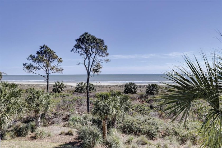 Beautifully updated 2-bedroom, 2-bath condo located just steps - photo 29