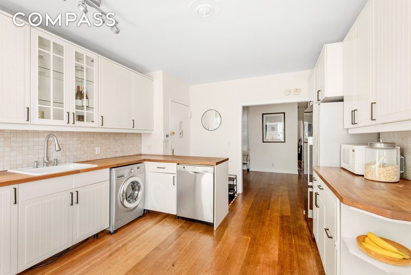CRAZY LOW MAINTENANCE of $945 in this HUGE 1BED + office + bonus - photo 3