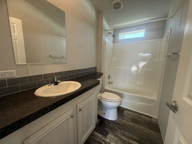 Quick Move In!! This spacious 2-bedroom, 2-bathroom home at 4125 - photo 7