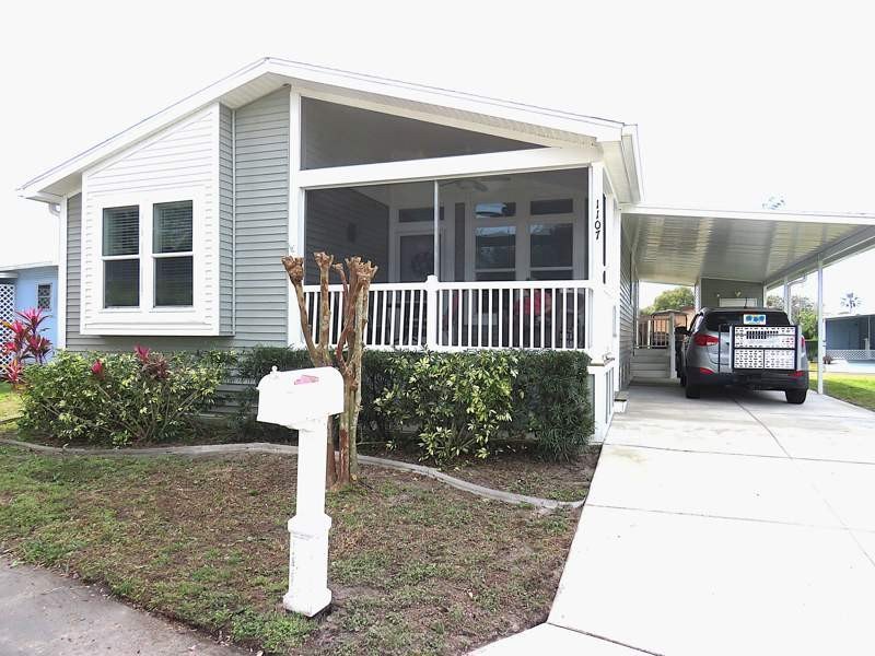 This 1,196 sq. ft., 2-bedroom, 2-bath manufactured home is - photo 2