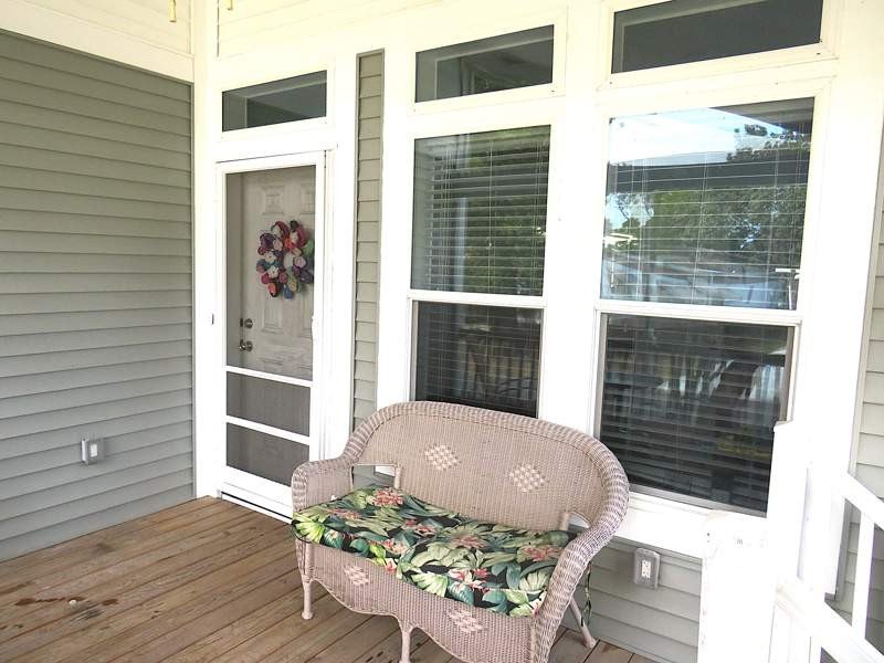 This 1,196 sq. ft., 2-bedroom, 2-bath manufactured home is - photo 3