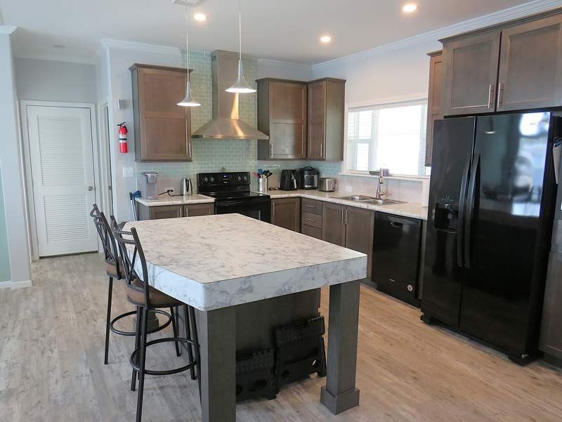 This 1,196 sq. ft., 2-bedroom, 2-bath manufactured home is - photo 6