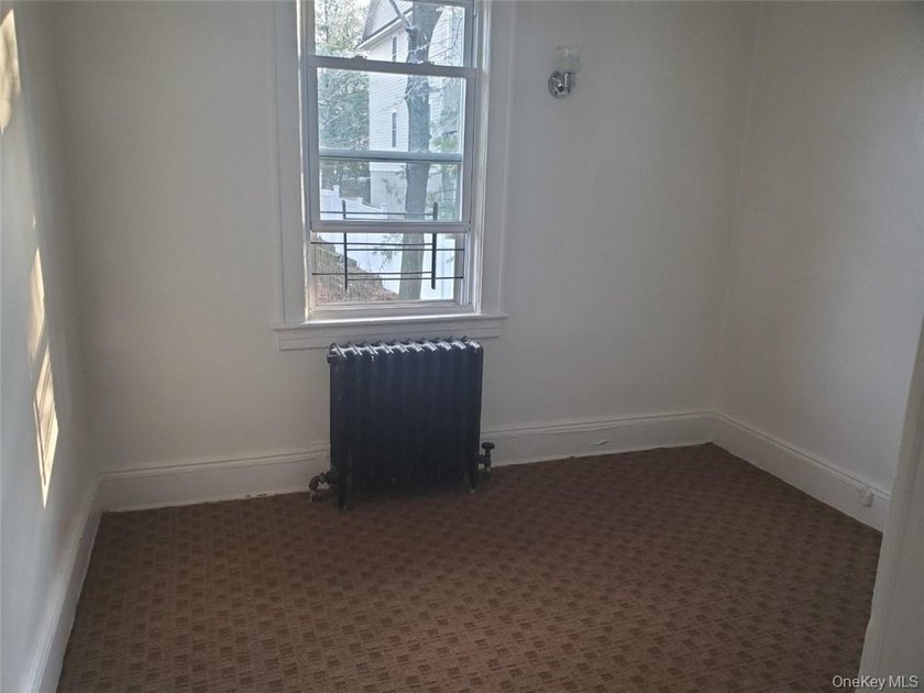 Three 3 bedrooms and 1-bathroom apartments. This is a cash-cow! - photo 12