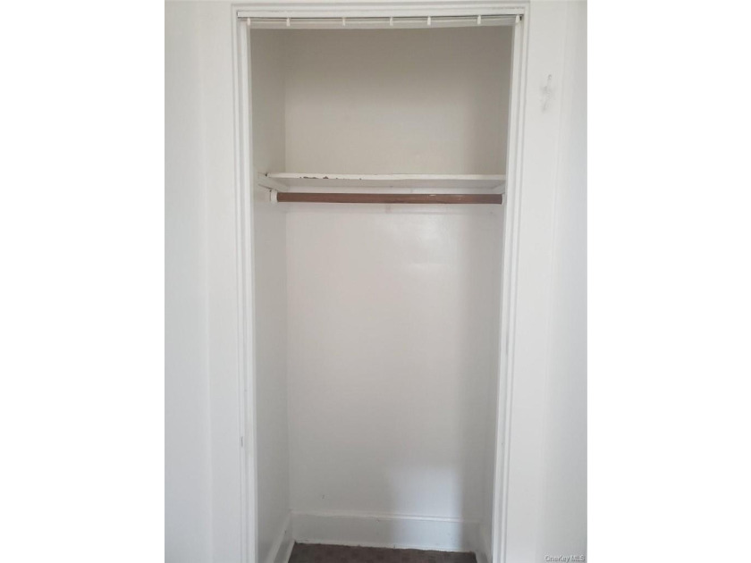Three 3 bedrooms and 1-bathroom apartments. This is a cash-cow! - photo 16