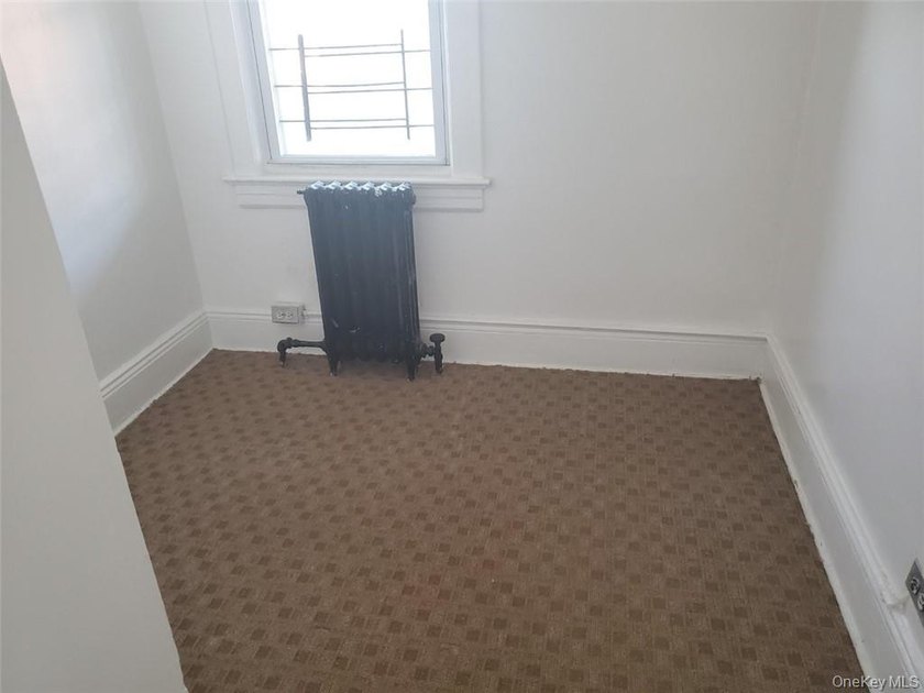 Three 3 bedrooms and 1-bathroom apartments. This is a cash-cow! - photo 17