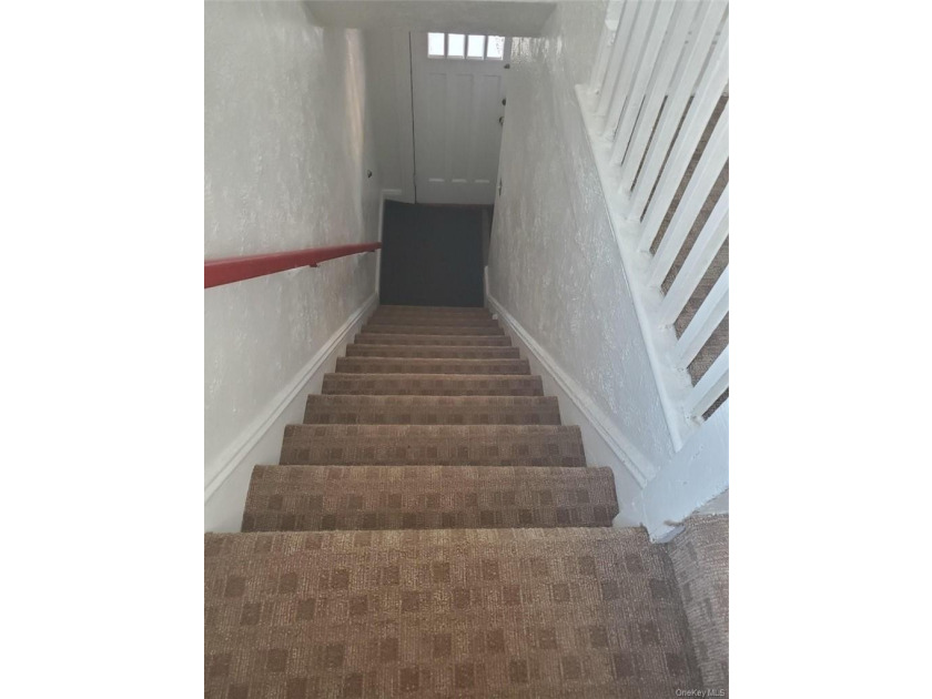 Three 3 bedrooms and 1-bathroom apartments. This is a cash-cow! - photo 18
