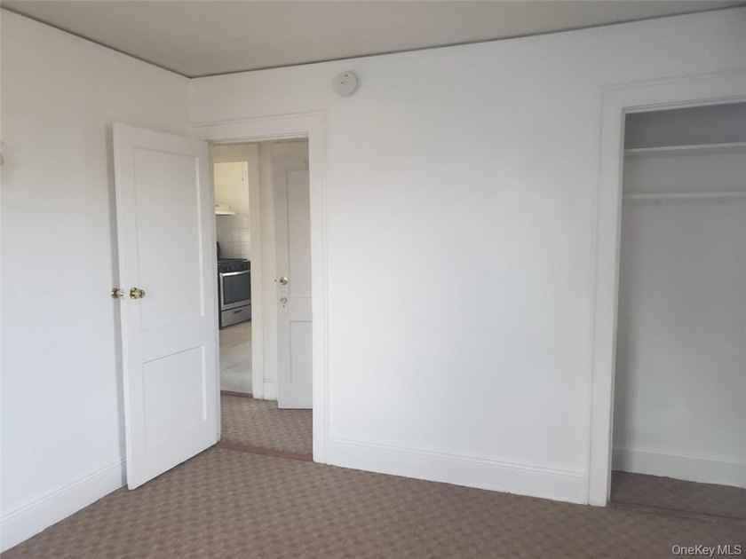 Three 3 bedrooms and 1-bathroom apartments. This is a cash-cow! - photo 20