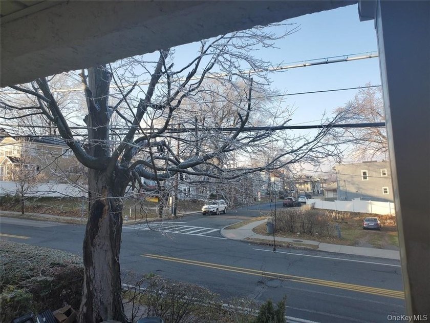 Three 3 bedrooms and 1-bathroom apartments. This is a cash-cow! - photo 26