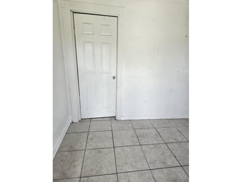 This Fort Pierce duplex is a fantastic fixer-upper opportunity - photo 6