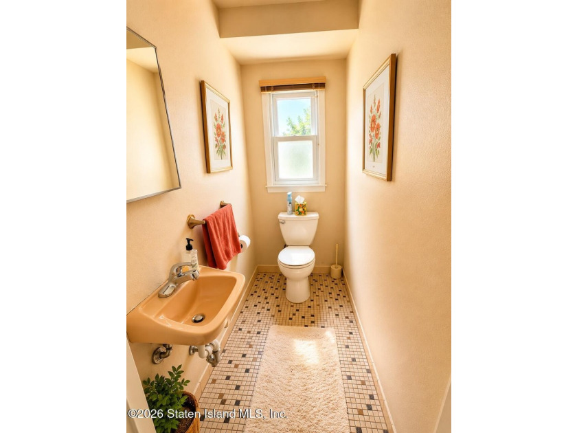 Welcome to this spacious and well-maintained detached - photo 11