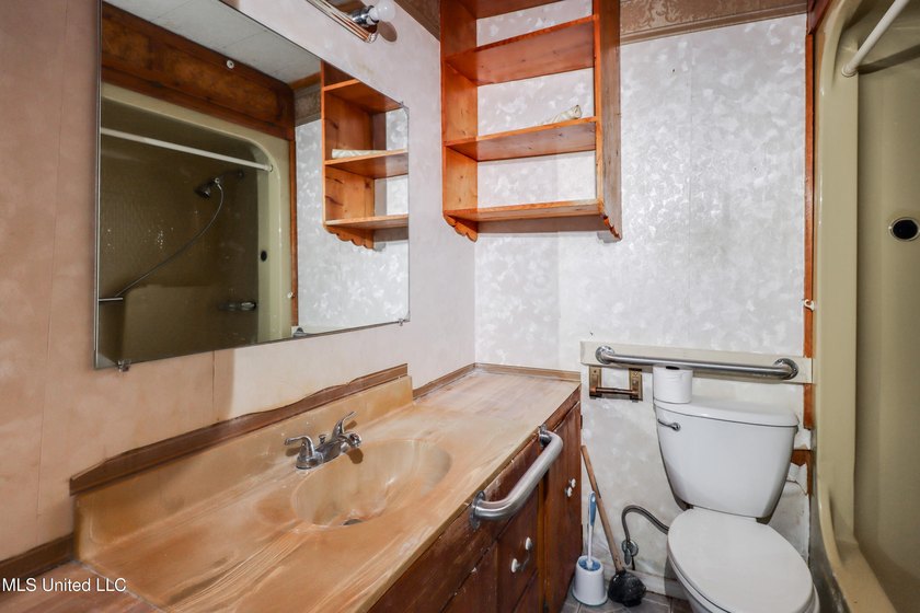 PROPERTY SOLD AS-IS - CASH or CONVENTIONAL ONLY. This FIXER - photo 13