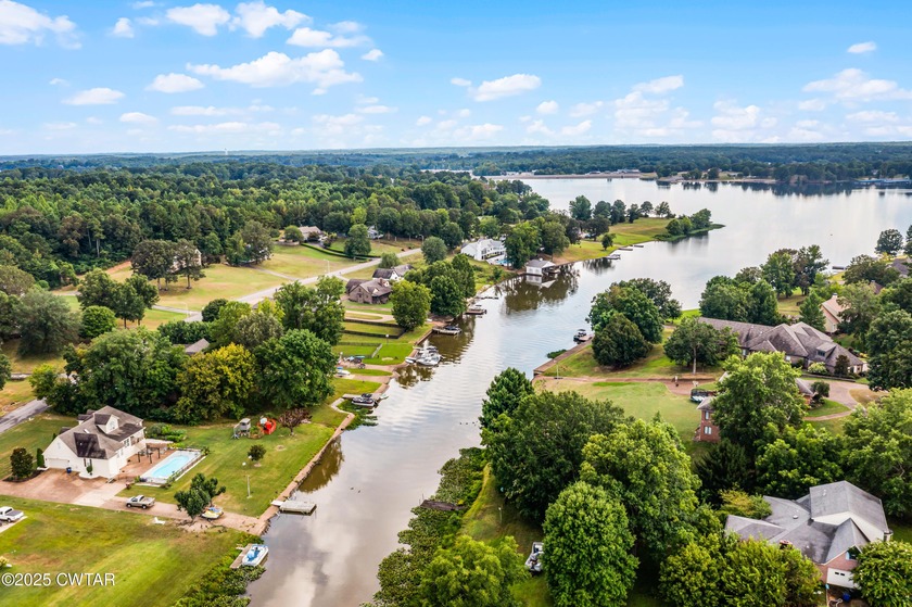 Waterfront Paradise on Beautiful Beech Lake! This 4 Bedroom, 4 - photo 15