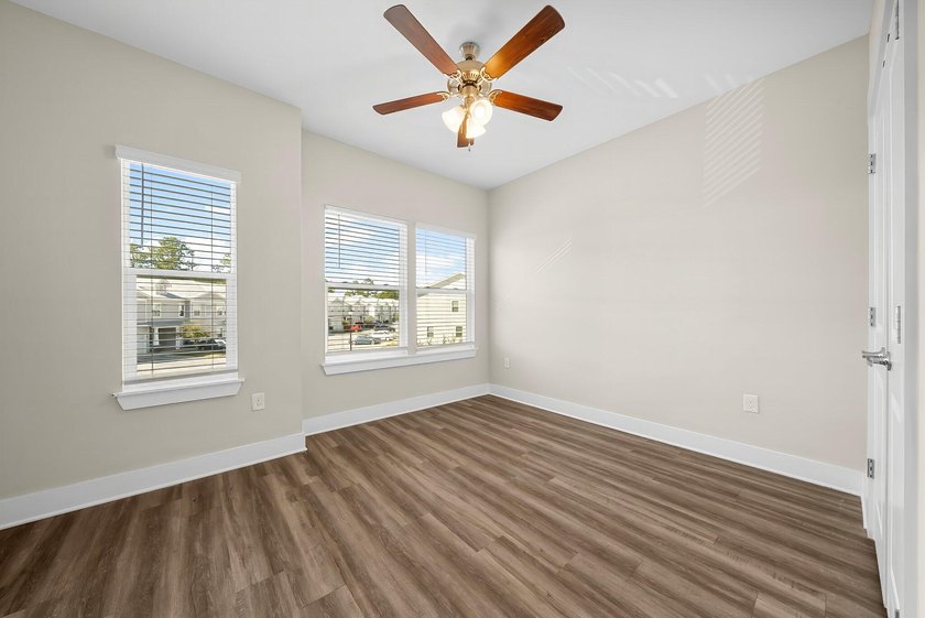 This Horizon floor plan end unit offers 3 bedrooms, 2.5 baths - photo 11