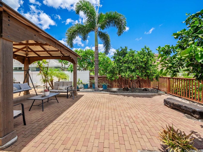 Welcome to this exceptional 5-bedroom, 3-bath home in desirable - photo 22