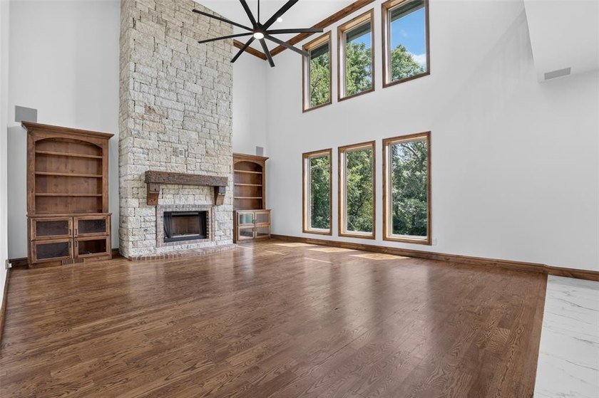 Luxury Waterfront Living in Cascata Falls Perfectly positioned - photo 7