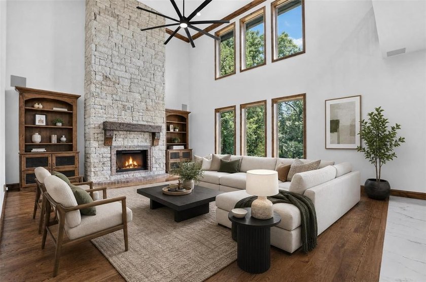 Luxury Waterfront Living in Cascata Falls Perfectly positioned - photo 8
