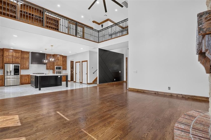 Luxury Waterfront Living in Cascata Falls Perfectly positioned - photo 9