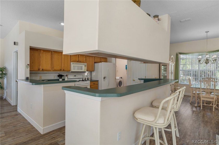 Well maintained, fully furnished golf course pool home located - photo 14