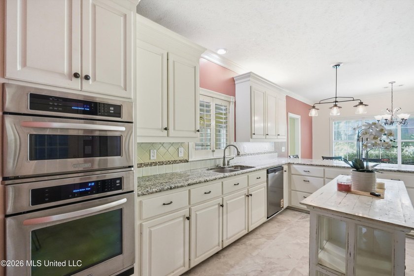 This one is a cream puff and a must see. 614 Kinsington has 5 - photo 17