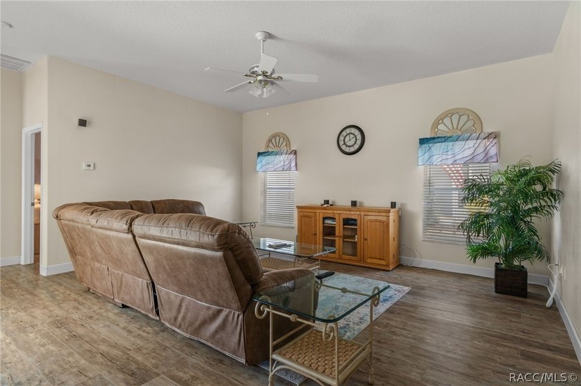 Well maintained, fully furnished golf course pool home located - photo 17