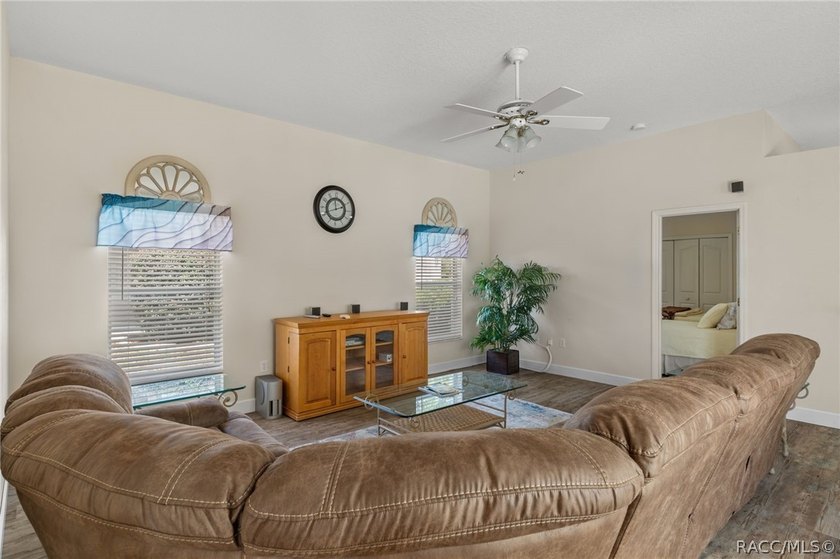 Well maintained, fully furnished golf course pool home located - photo 20