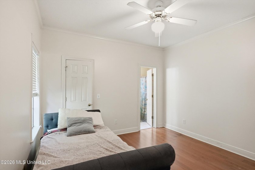 This one is a cream puff and a must see. 614 Kinsington has 5 - photo 30
