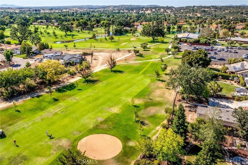 Nestled in one of Paso Robles' most sought-after neighborhoods - photo 31