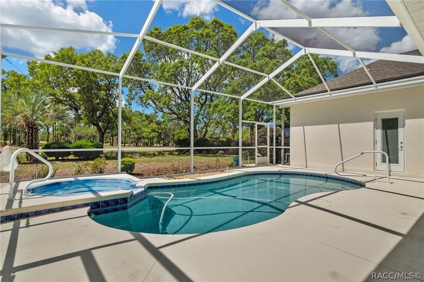 Well maintained, fully furnished golf course pool home located - photo 38