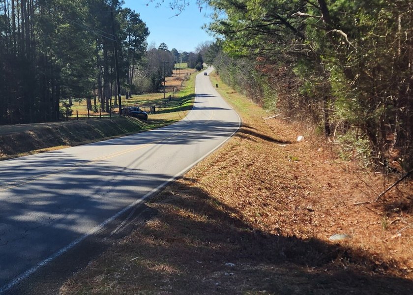 Land Luxury in Guntersville! Discover an exceptional opportunity - photo 2