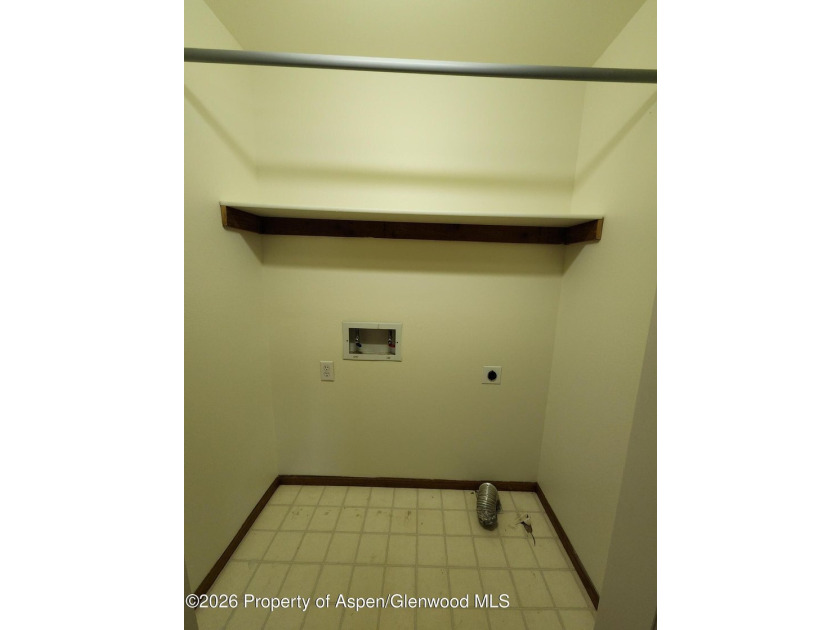 Move right in and start enjoying this beautifully maintained 1 - photo 15