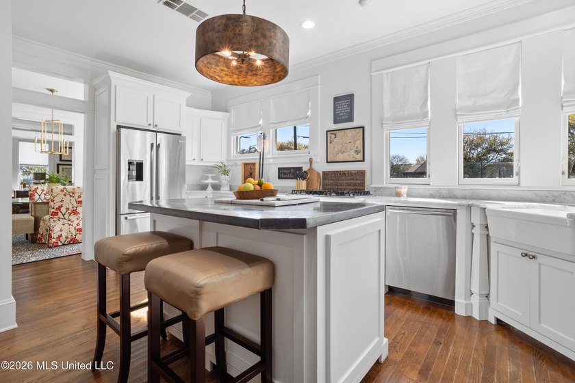 ONE OF THE PRETTIEST AND MOST WELL TAKEN CARE OF HOMES YOU WILL - photo 15
